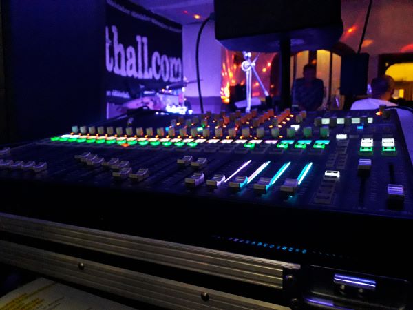 Soundcraft SI Performer in Use